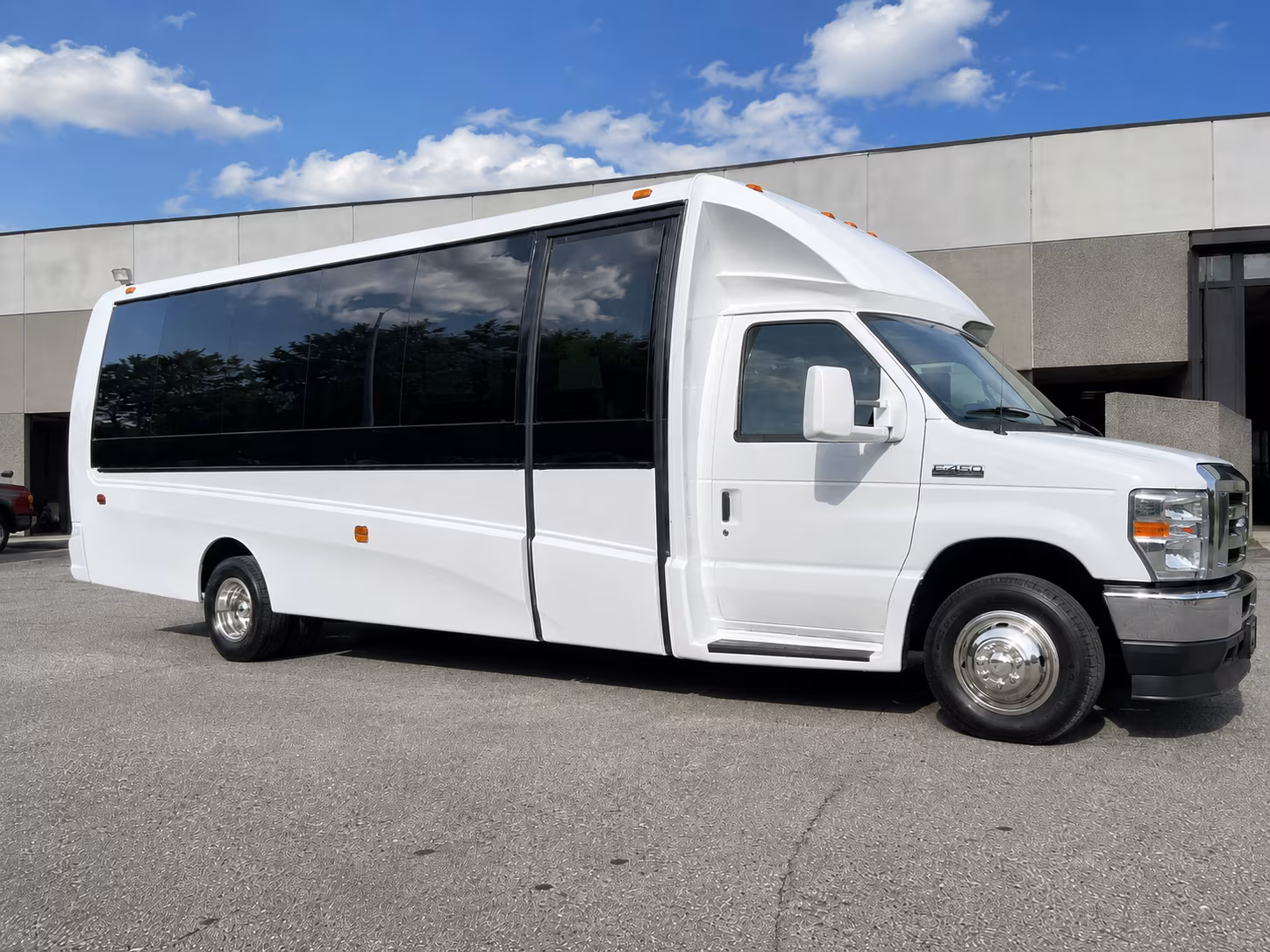 airport transfer buses between victoria regional airport and your corporate destination