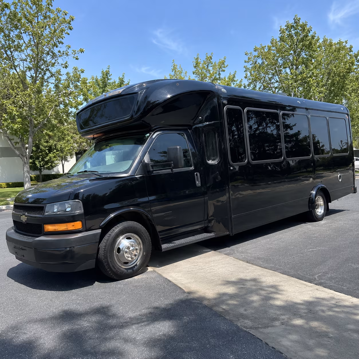 victoria 15 passenger party bus