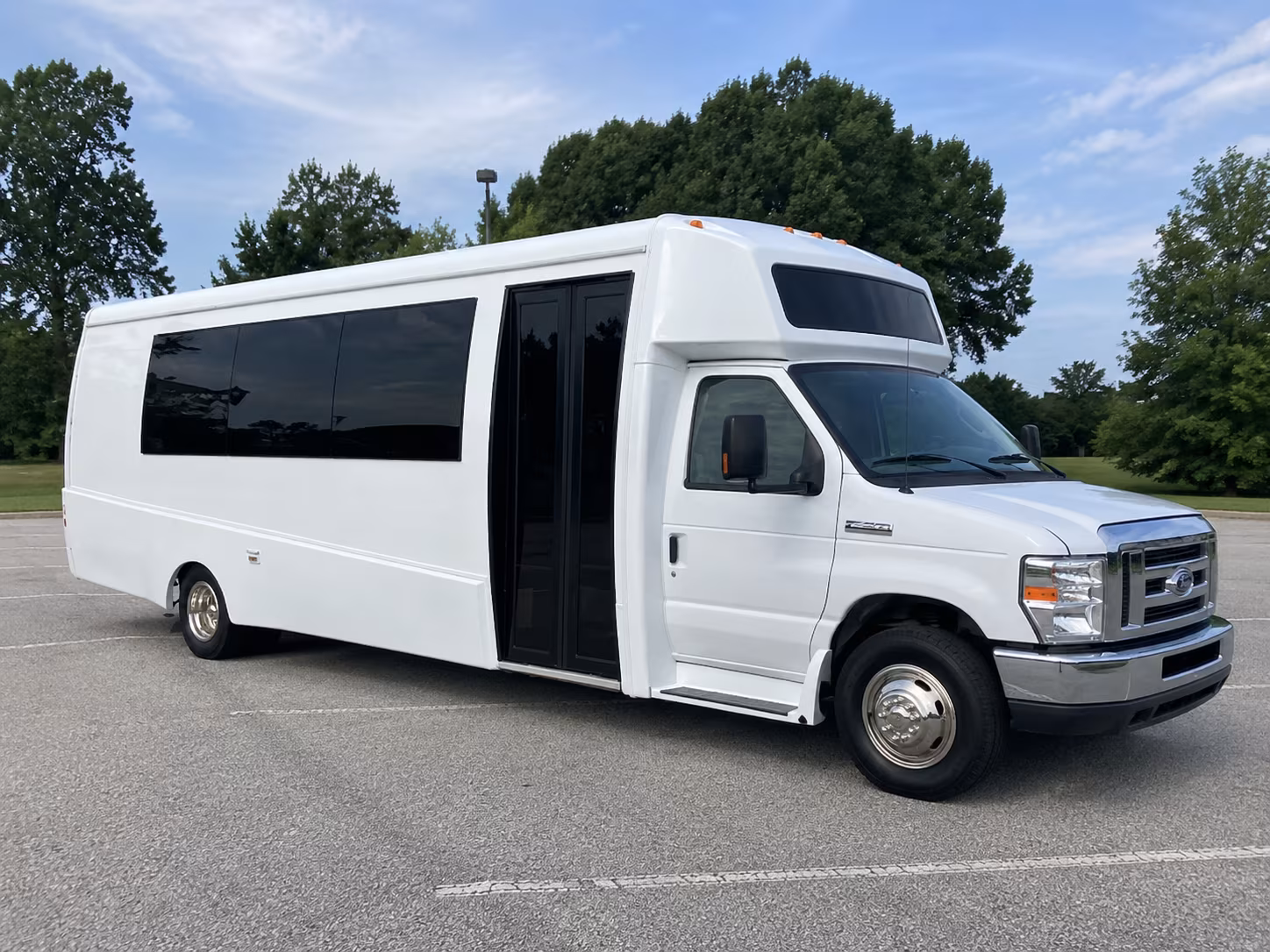 victoria 18 passenger party bus